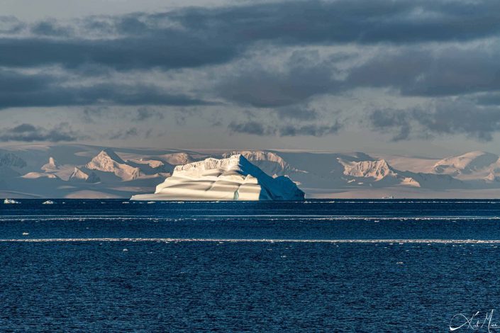 Best scenic photo of an iceberg